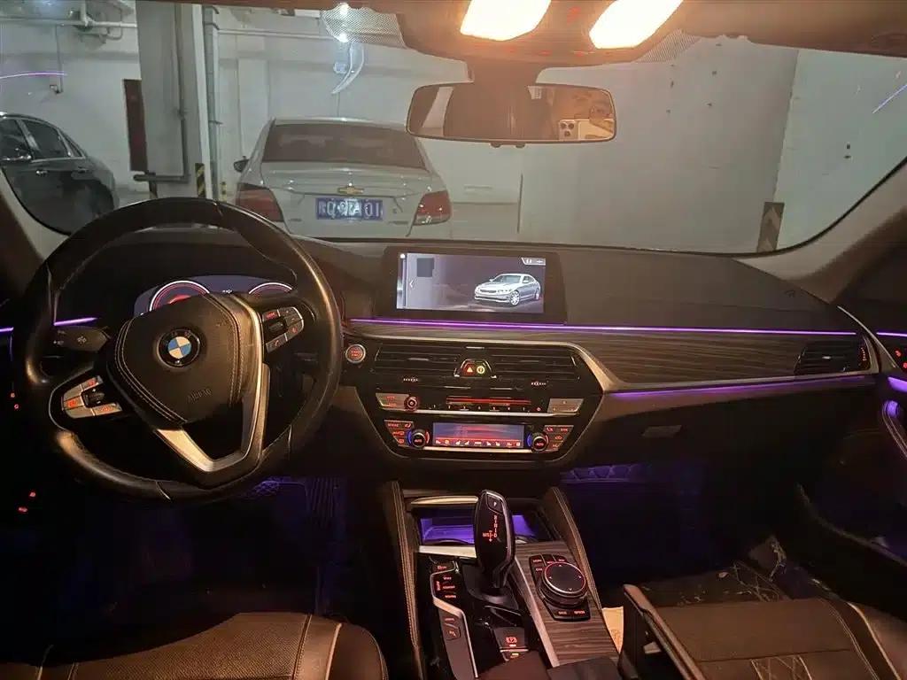 BMW 5 Series PHEV 2019 530Le Luxury Package — миниатюра 3