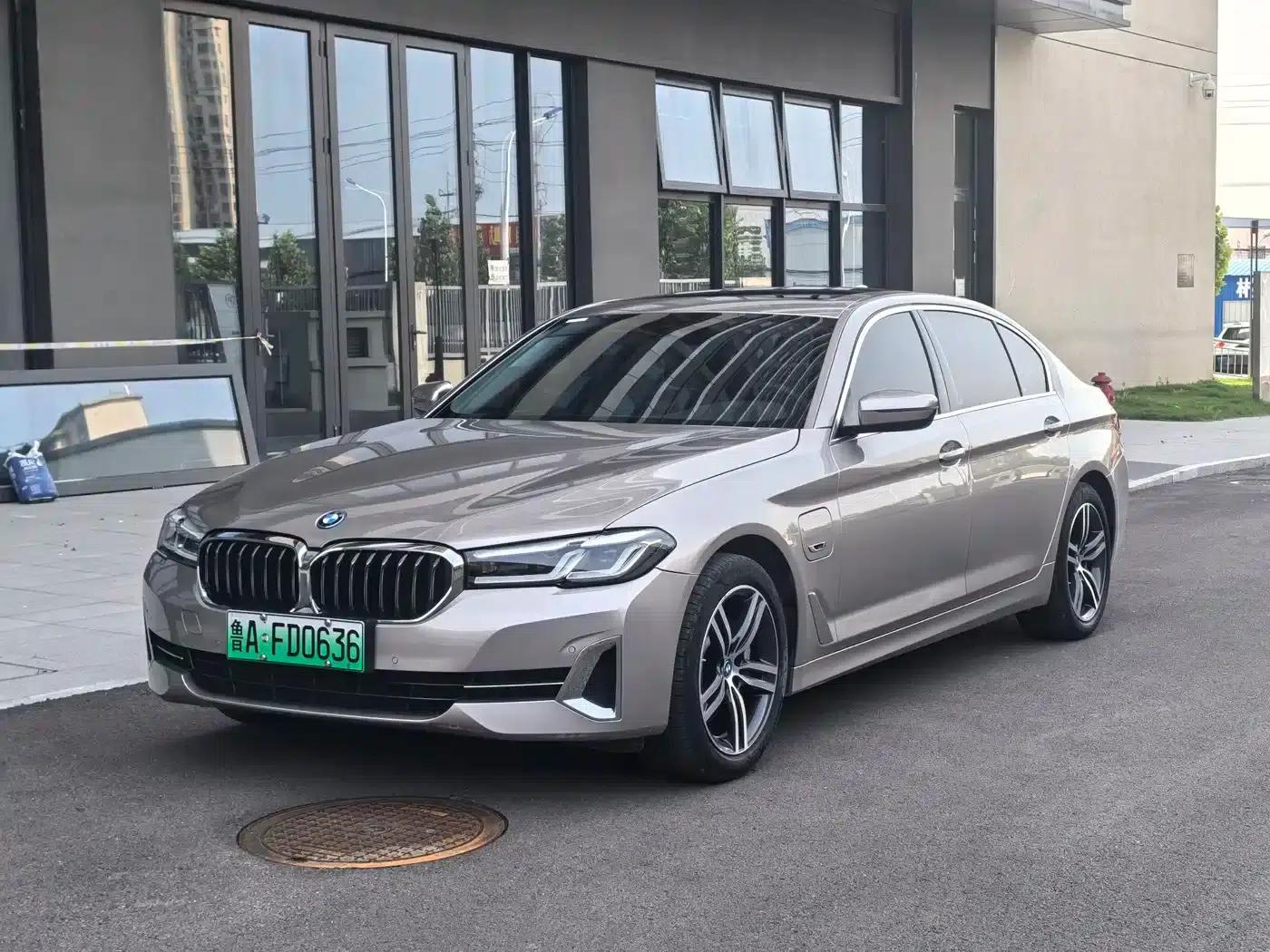 BMW 5 Series PHEV 2022 Facelift 535Le Pioneer Edition M Sport Package — миниатюра 1