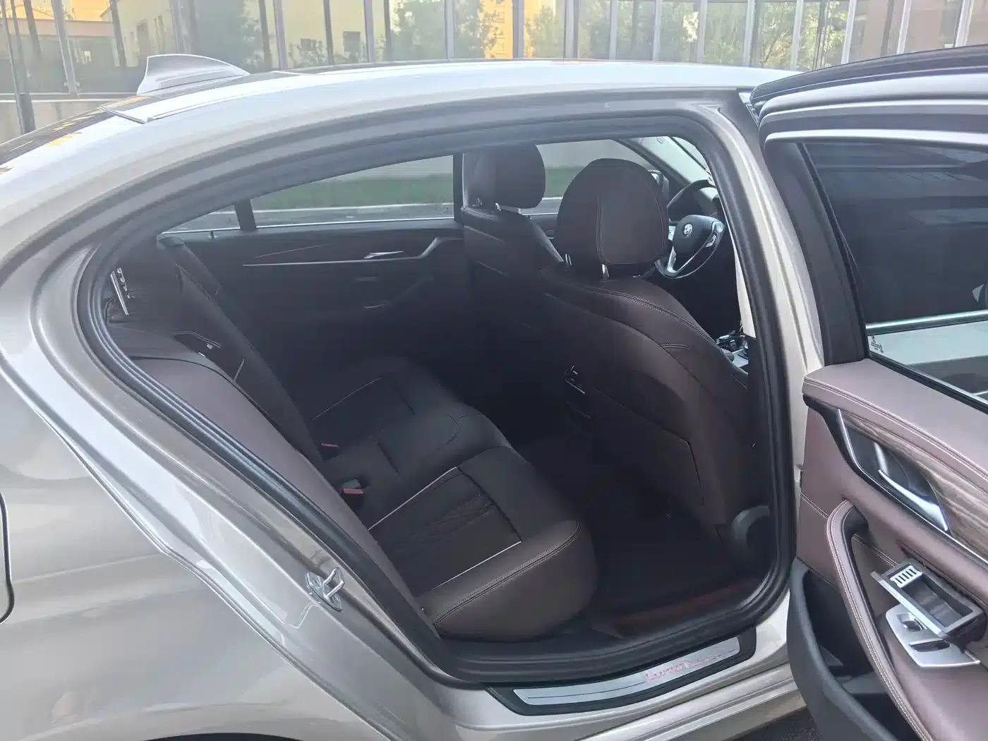 BMW 5 Series PHEV 2022 Facelift 535Le Pioneer Edition M Sport Package — миниатюра 11