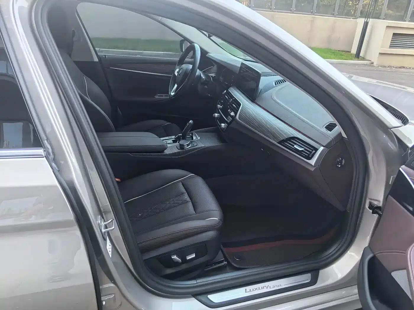 BMW 5 Series PHEV 2022 Facelift 535Le Pioneer Edition M Sport Package — миниатюра 13