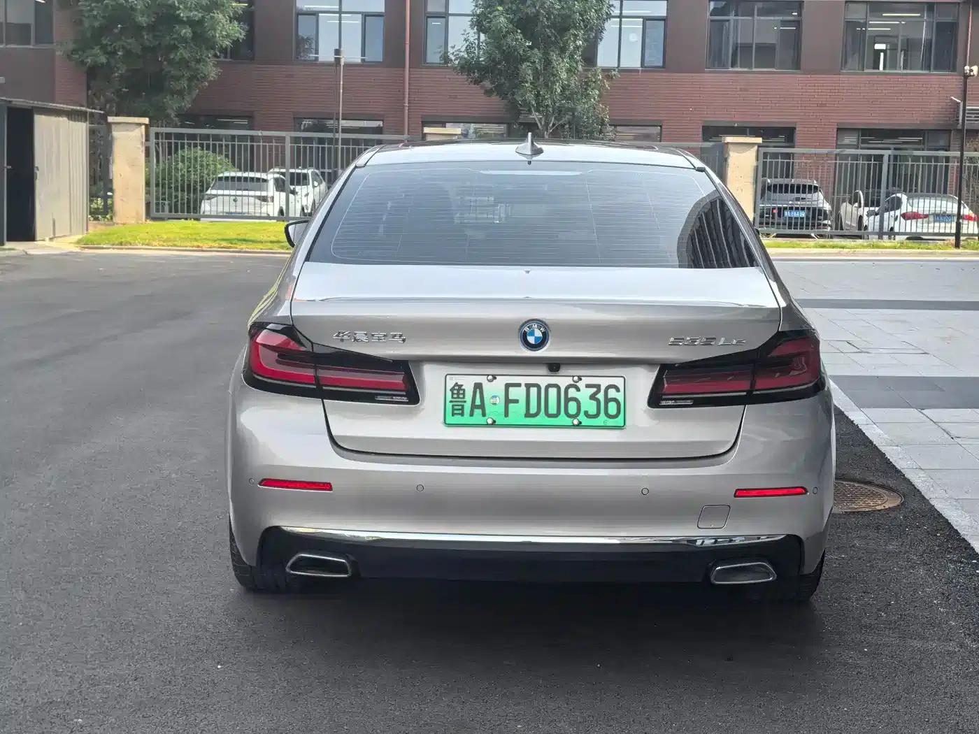 BMW 5 Series PHEV 2022 Facelift 535Le Pioneer Edition M Sport Package — миниатюра 6