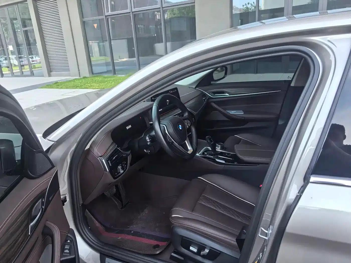 BMW 5 Series PHEV 2022 Facelift 535Le Pioneer Edition M Sport Package — миниатюра 10