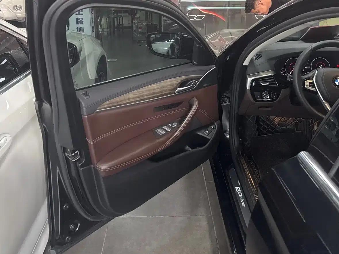 BMW 5 Series PHEV 2019 Facelift 530Le Luxury Package — миниатюра 17