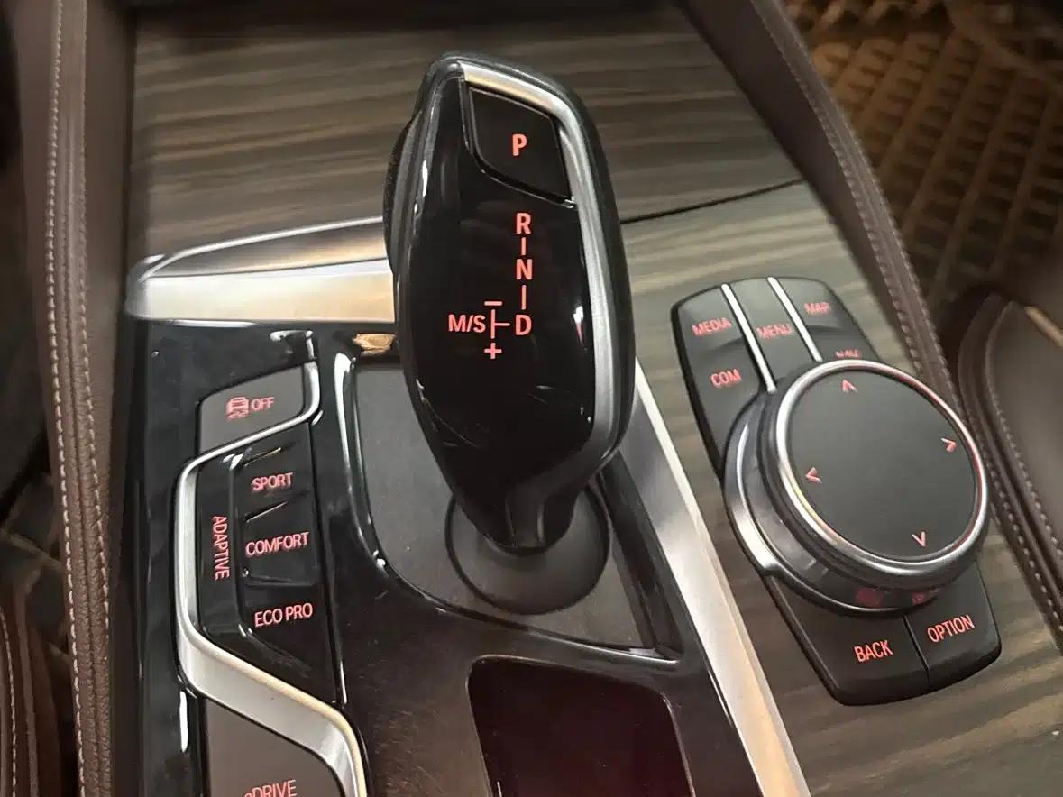 BMW 5 Series PHEV 2019 Facelift 530Le Luxury Package — миниатюра 23
