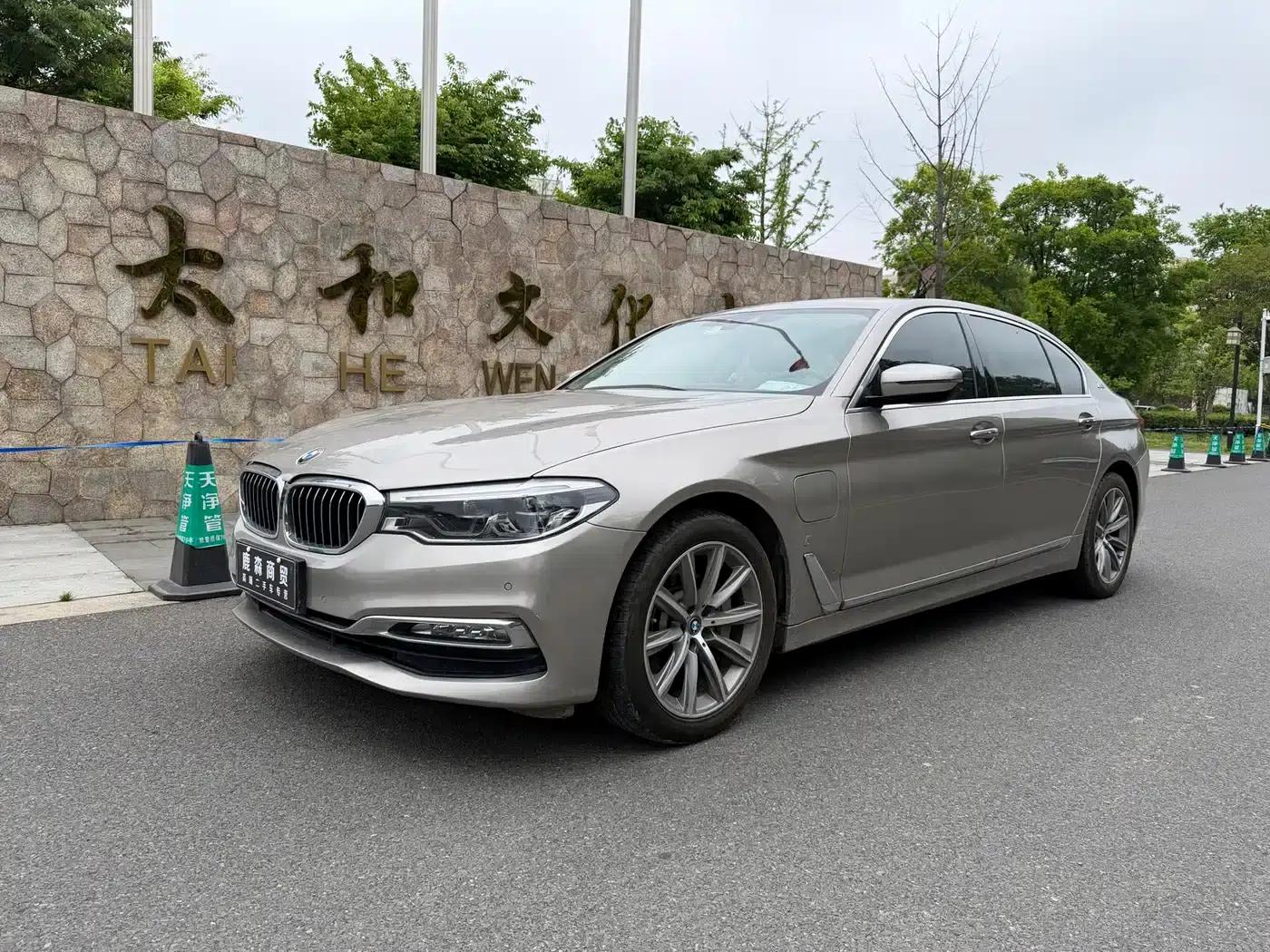 BMW 5 Series PHEV 2019 530Le Luxury Package — миниатюра 1