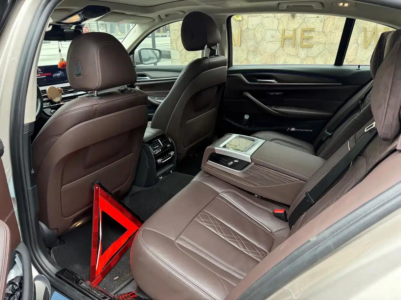 BMW 5 Series PHEV 2019 530Le Luxury Package — миниатюра 9