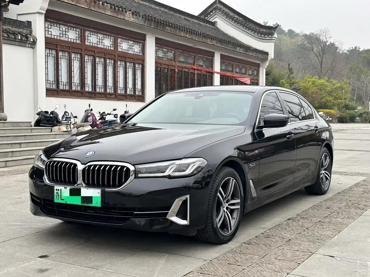 BMW 5 Series PHEV 2022 Facelift 535Le Luxury Package — миниатюра 1