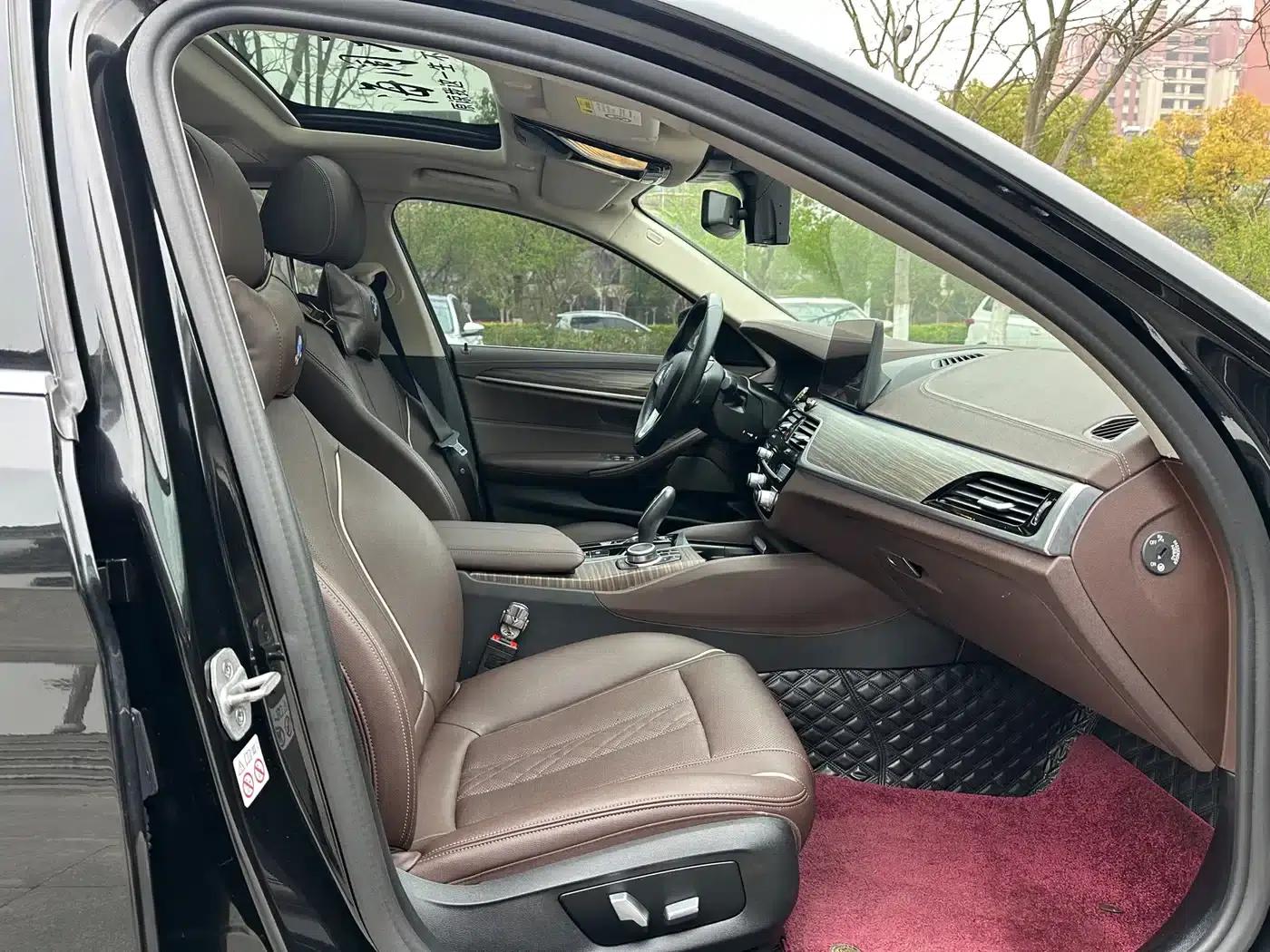 BMW 5 Series PHEV 2022 Facelift 535Le Luxury Package — миниатюра 11