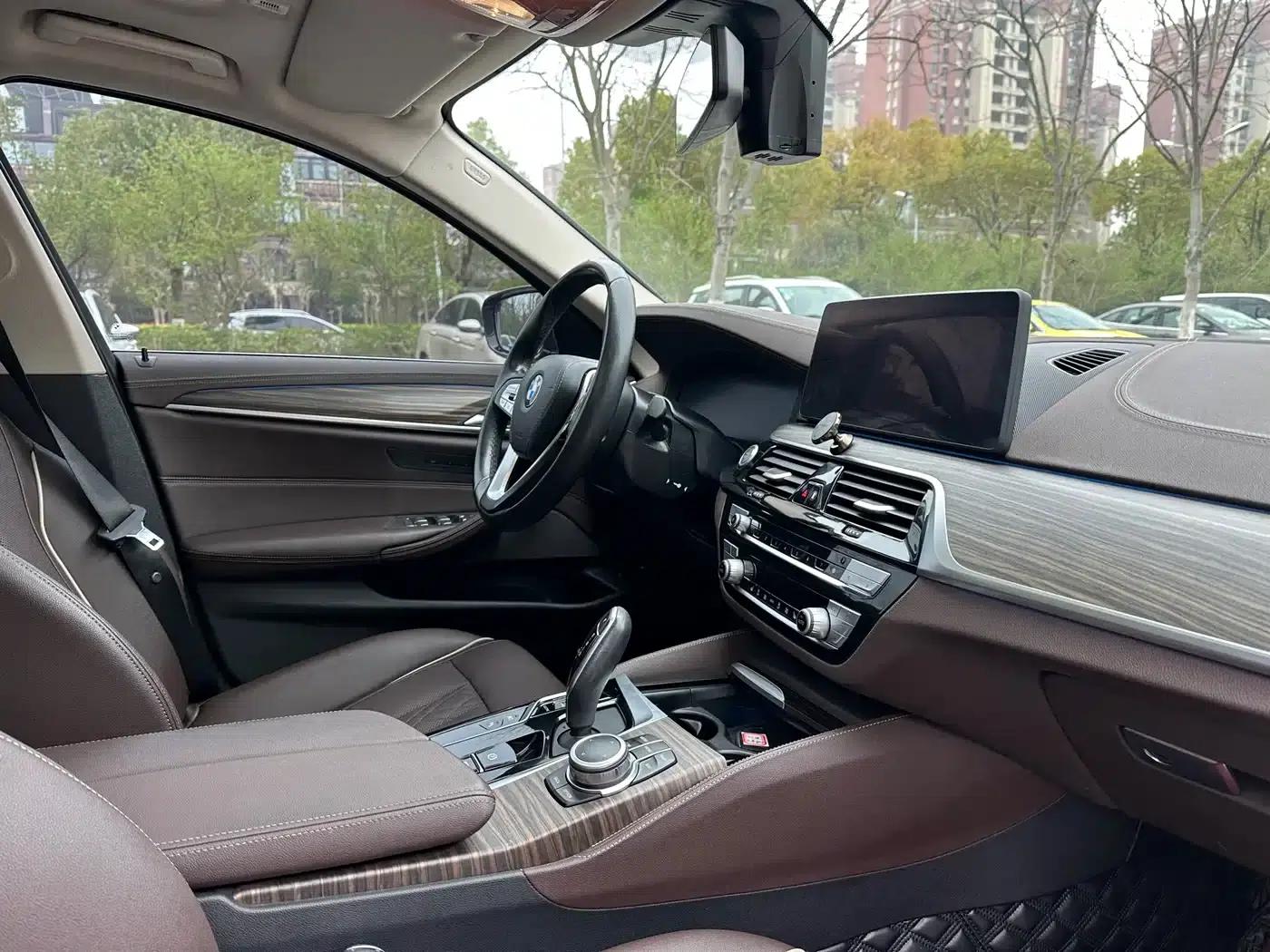 BMW 5 Series PHEV 2022 Facelift 535Le Luxury Package — миниатюра 13