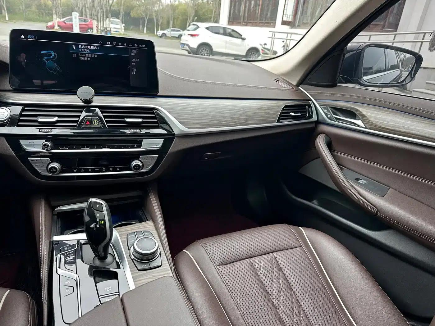 BMW 5 Series PHEV 2022 Facelift 535Le Luxury Package — миниатюра 15