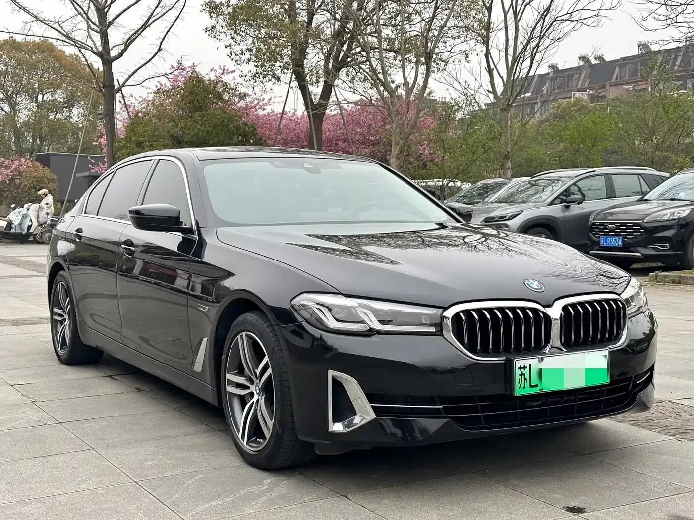 BMW 5 Series PHEV 2022 Facelift 535Le Luxury Package — миниатюра 3