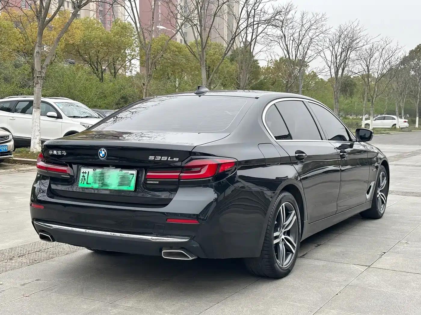 BMW 5 Series PHEV 2022 Facelift 535Le Luxury Package — миниатюра 5