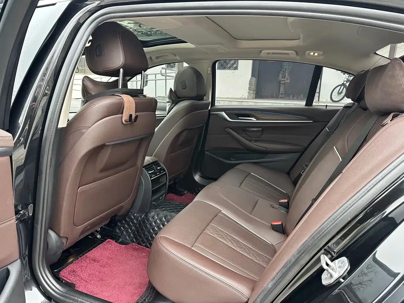 BMW 5 Series PHEV 2022 Facelift 535Le Luxury Package — миниатюра 9