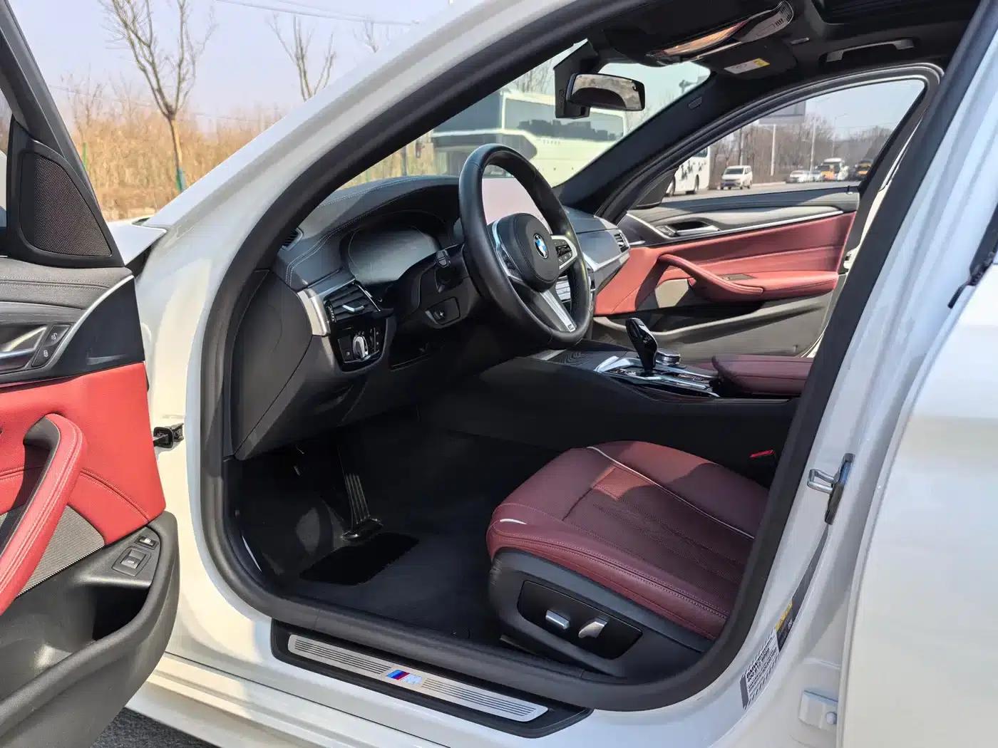BMW 5 Series PHEV 2021 535Le Luxury Package — миниатюра 4
