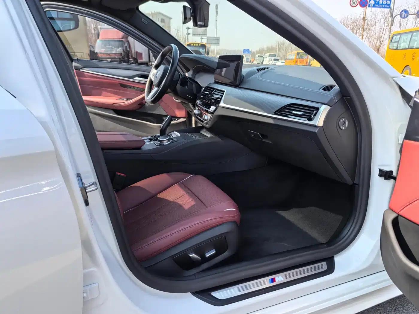 BMW 5 Series PHEV 2021 535Le Luxury Package — миниатюра 7