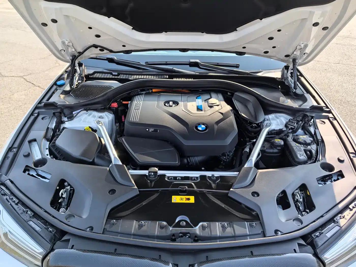 BMW 5 Series PHEV 2021 535Le Luxury Package — миниатюра 10