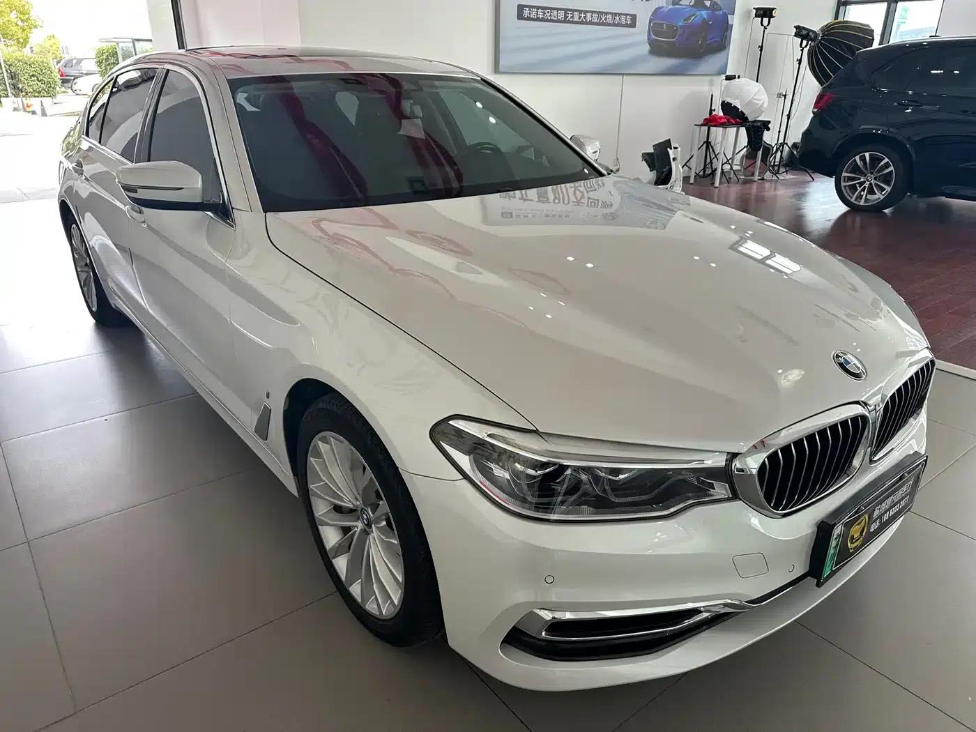 BMW 5 Series PHEV 2019 530Le Luxury Package — миниатюра 3