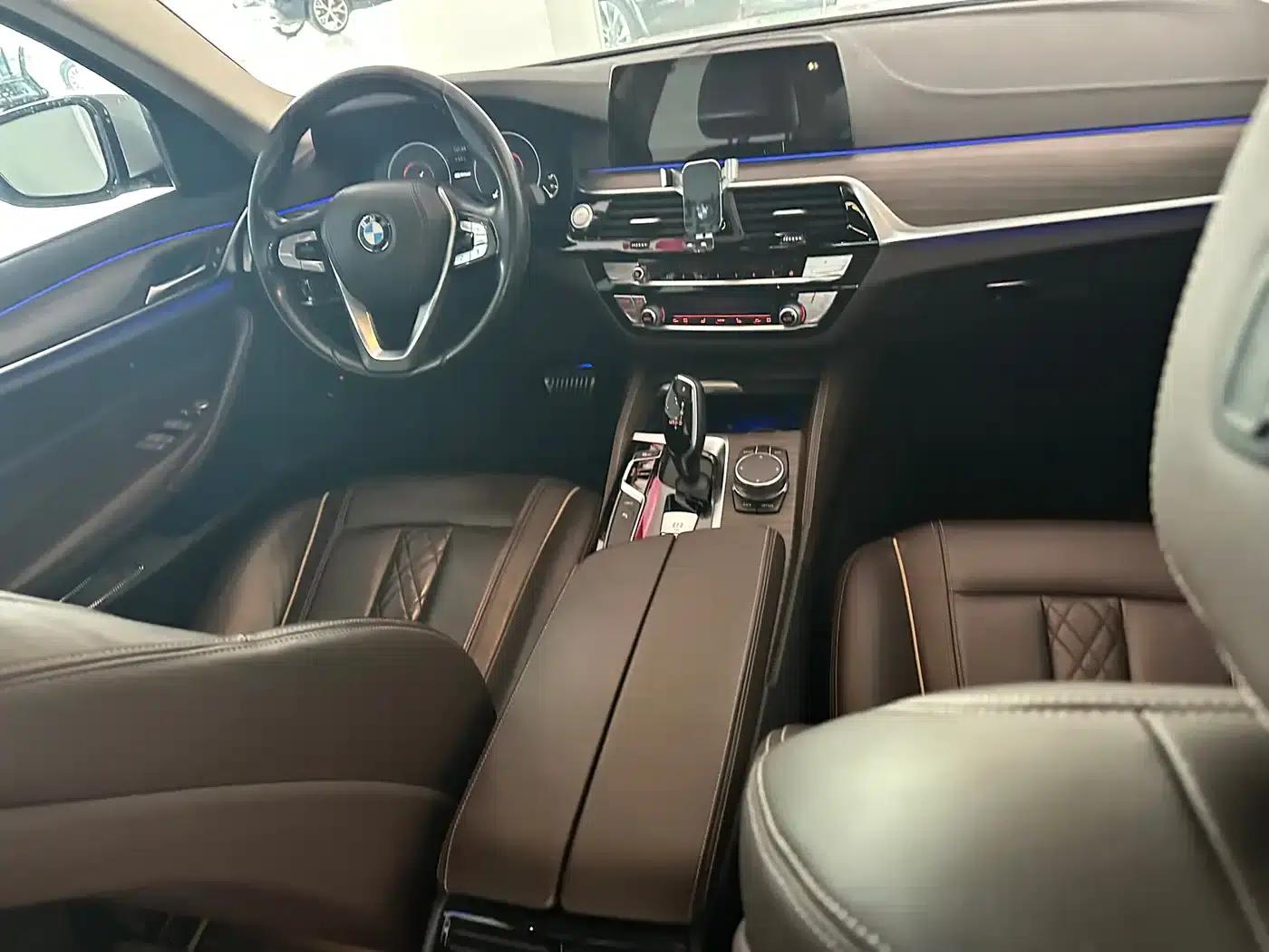 BMW 5 Series PHEV 2019 530Le Luxury Package — миниатюра 6