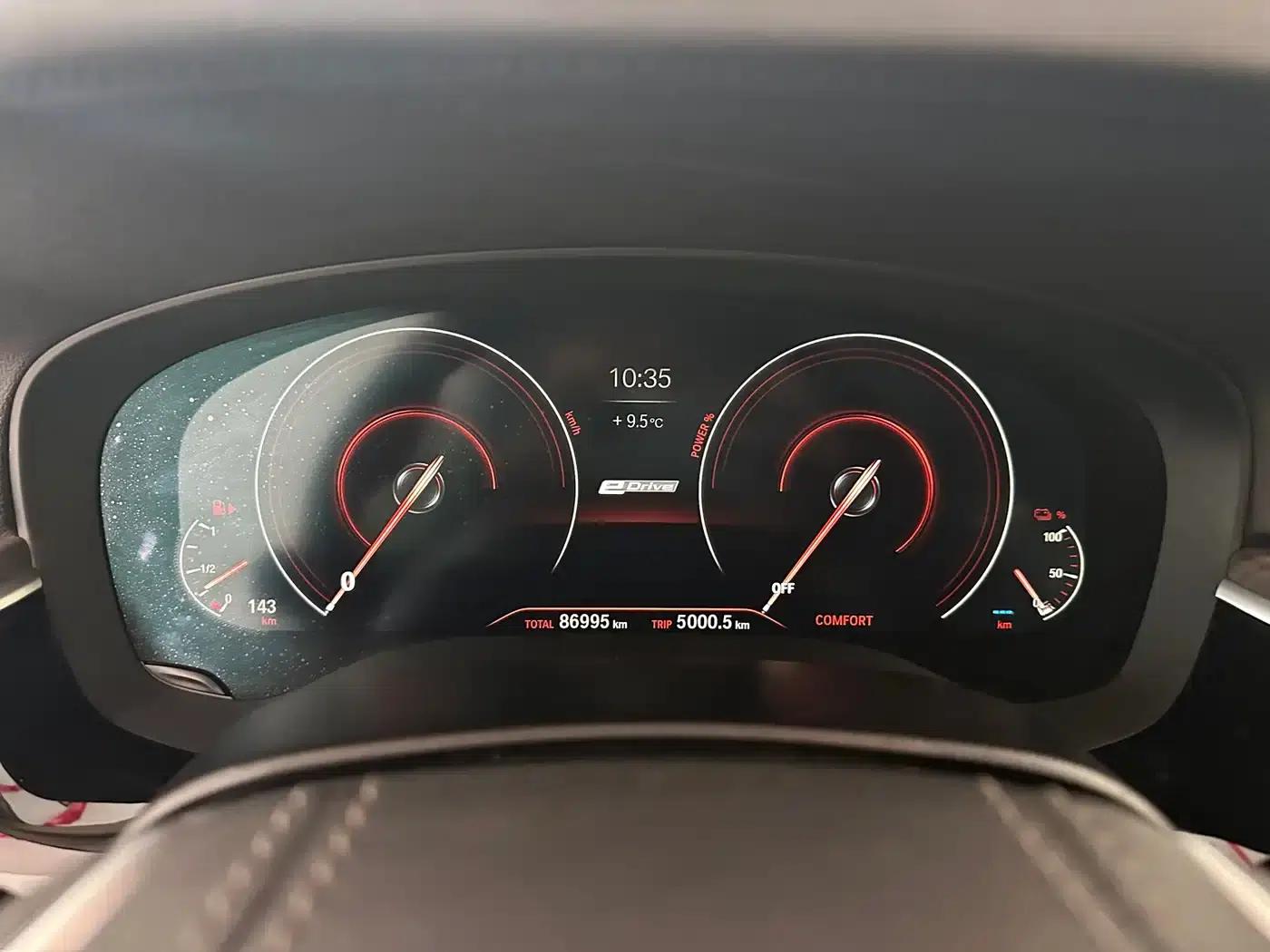 BMW 5 Series PHEV 2019 530Le Luxury Package — миниатюра 9