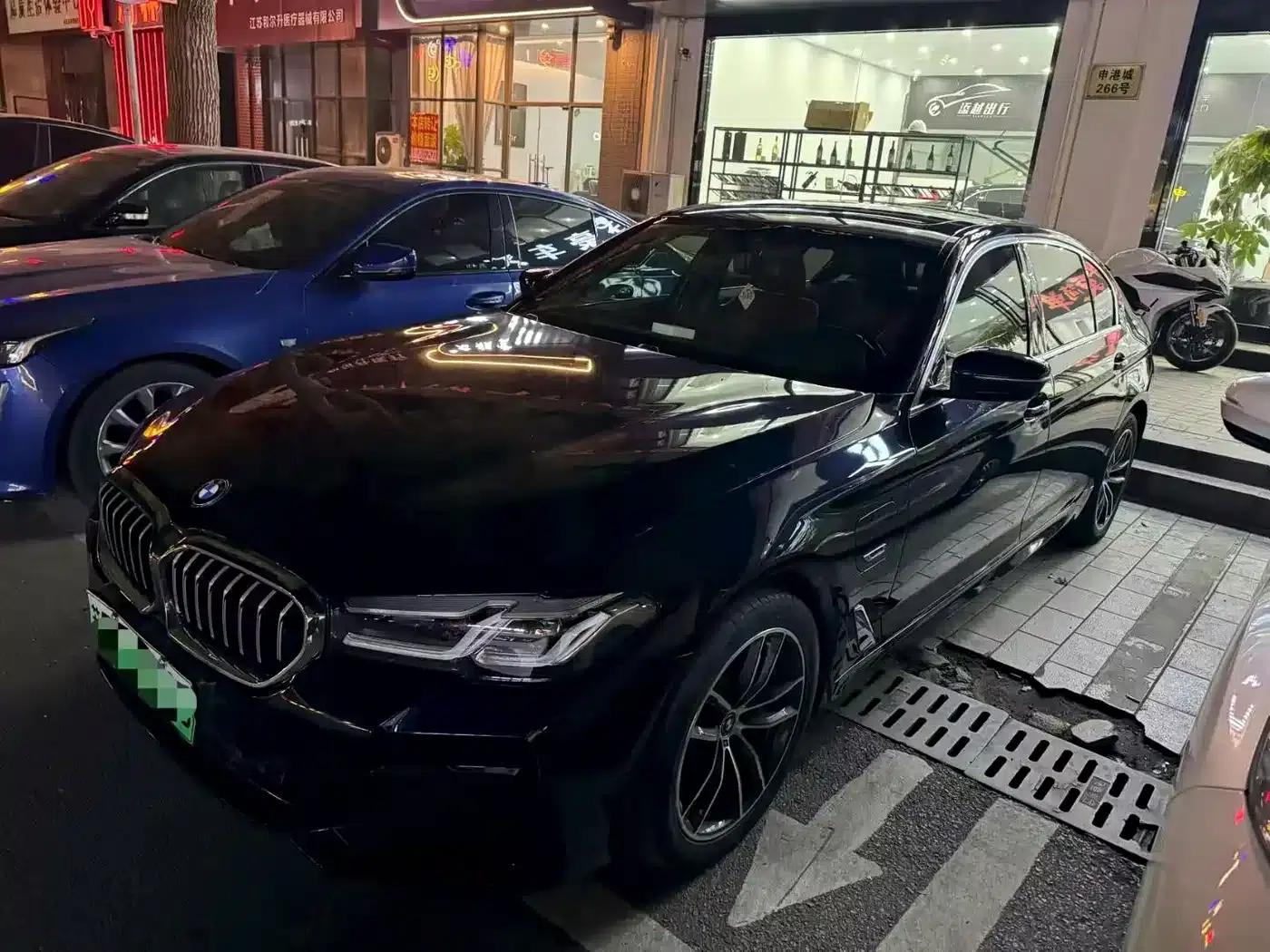 BMW 5 Series PHEV 2022 Facelift 535Le Luxury Package — миниатюра 1