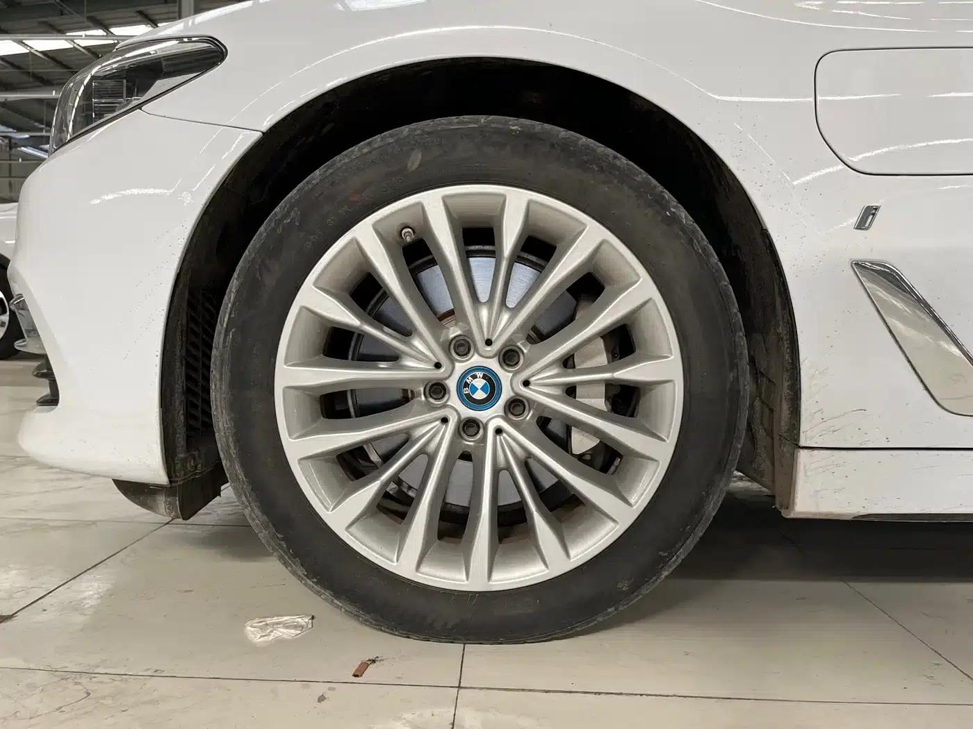 BMW 5 Series PHEV 2019 Facelift 530Le Luxury Package — миниатюра 14