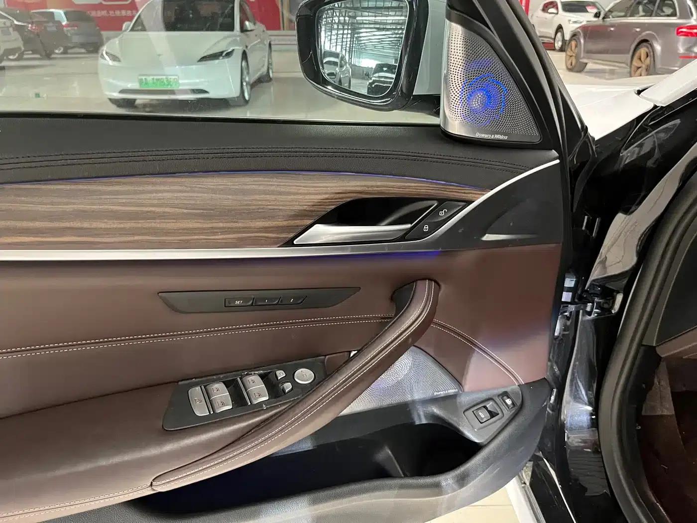 BMW 5 Series PHEV 2019 Facelift 530Le Luxury Package — миниатюра 6