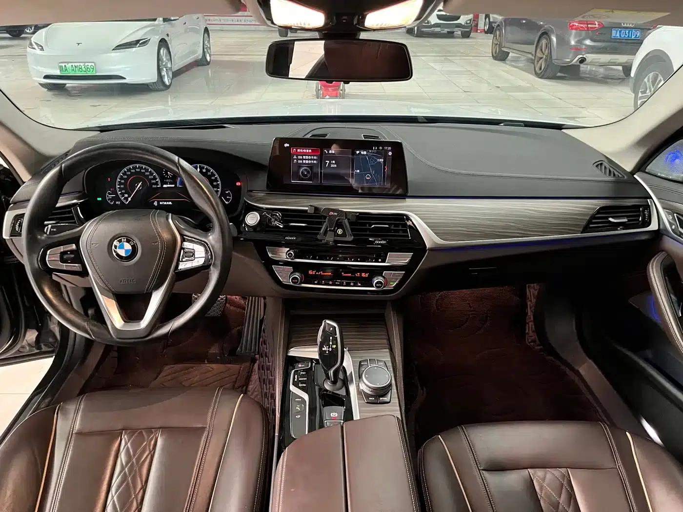 BMW 5 Series PHEV 2019 Facelift 530Le Luxury Package — миниатюра 9