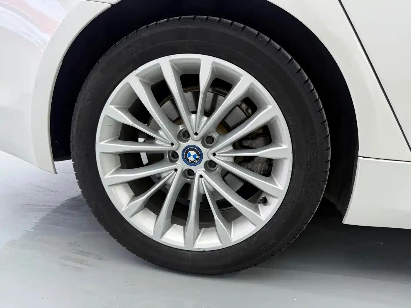 BMW 5 Series PHEV 2019 530Le Luxury Package — миниатюра 13