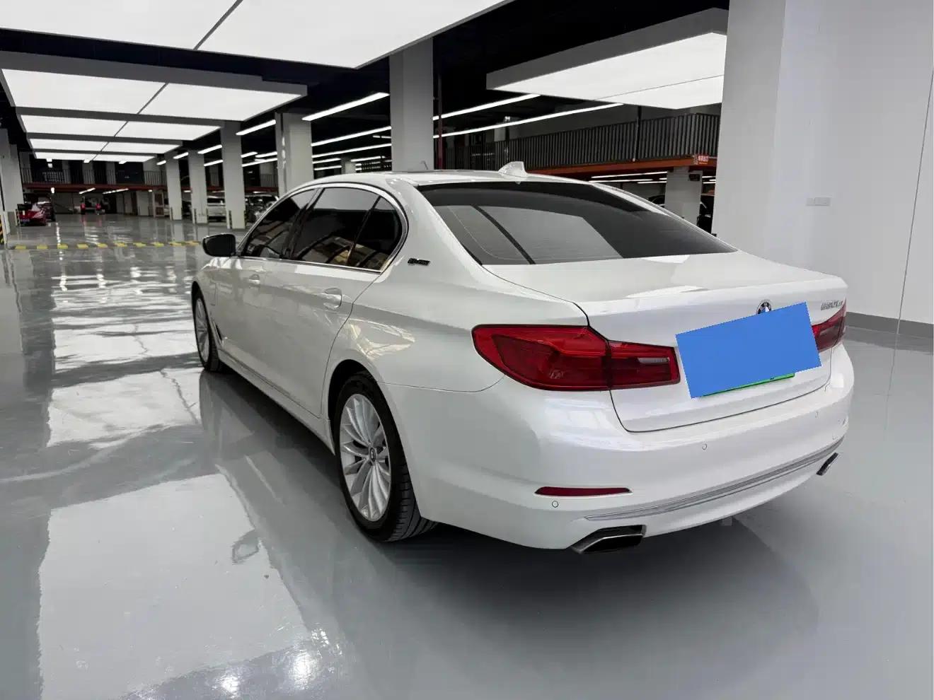 BMW 5 Series PHEV 2019 530Le Luxury Package — миниатюра 17