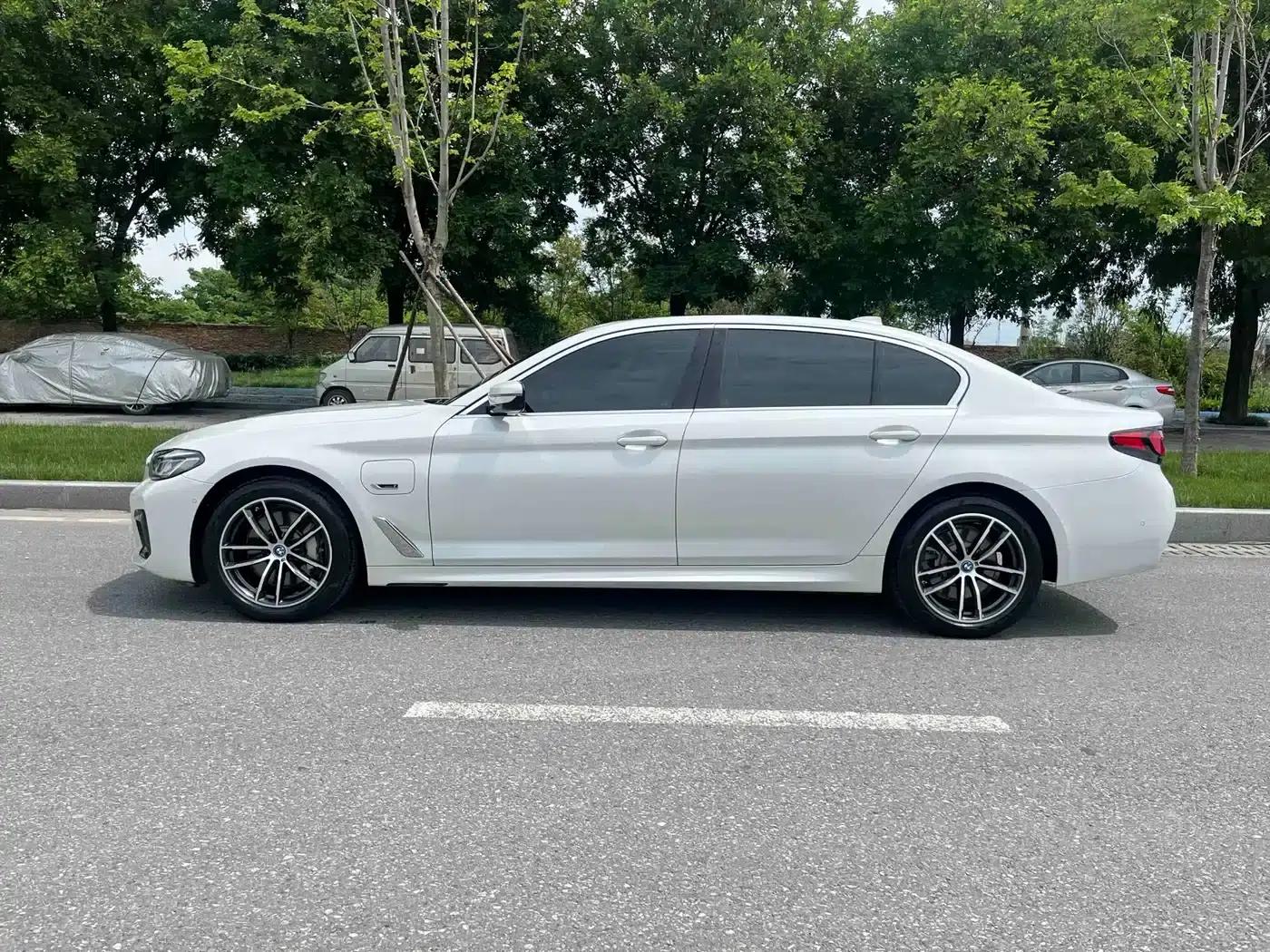 BMW 5 Series PHEV 2021 Facelift 535Le M Sport Package — миниатюра 16