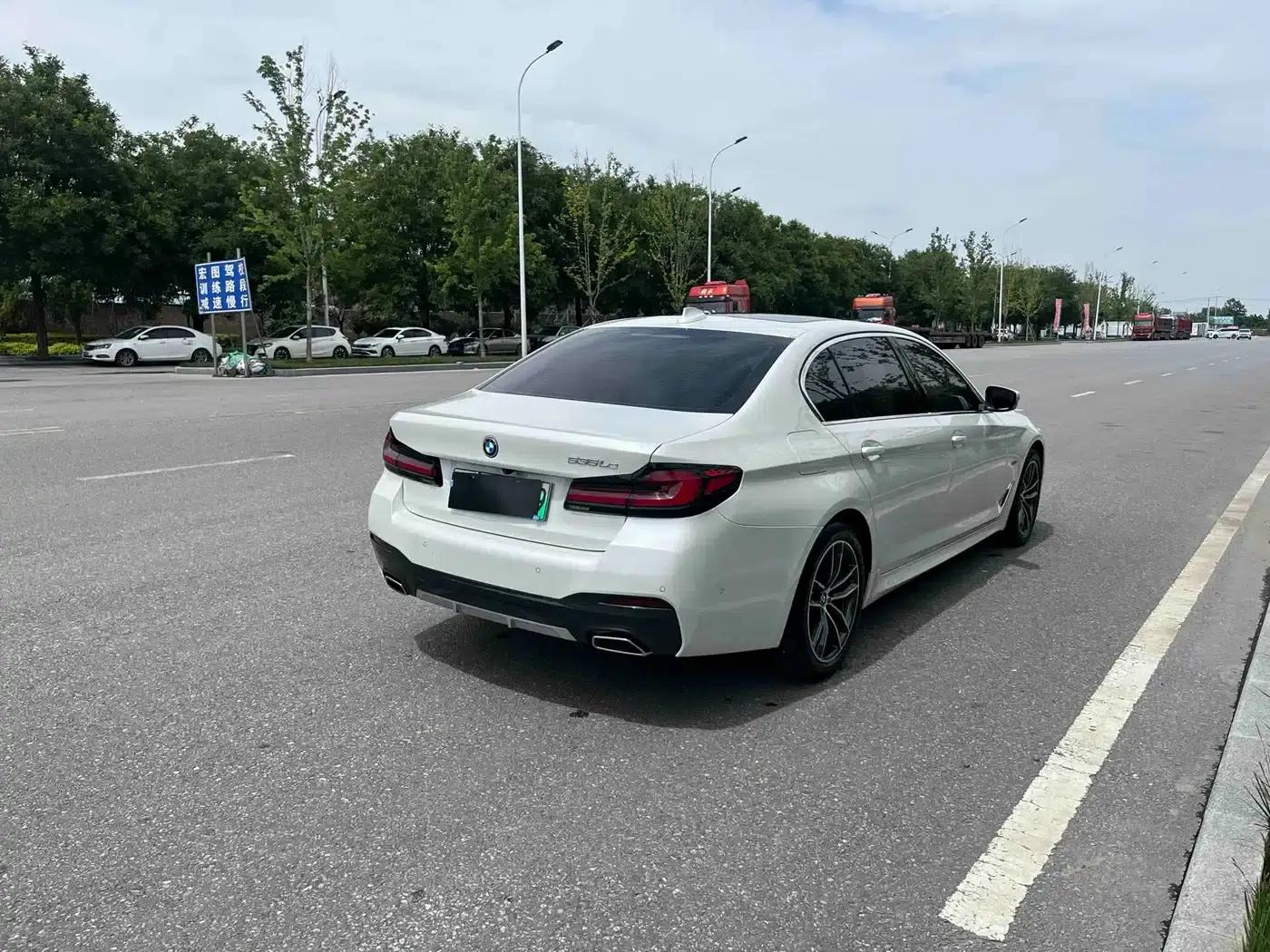 BMW 5 Series PHEV 2021 Facelift 535Le M Sport Package — миниатюра 20