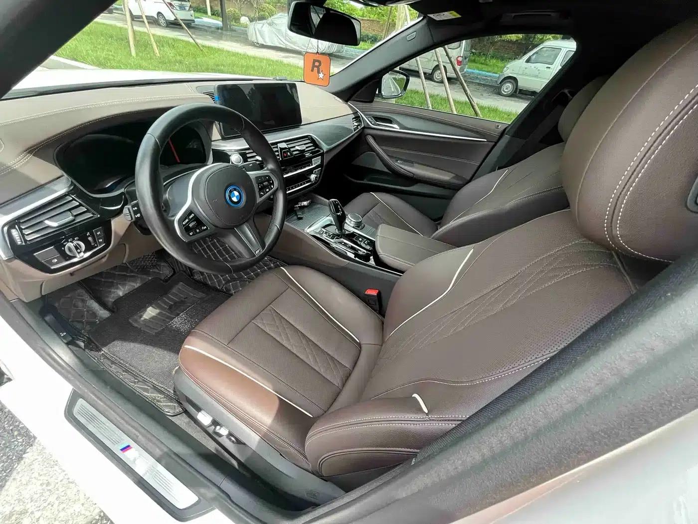 BMW 5 Series PHEV 2021 Facelift 535Le M Sport Package — миниатюра 10