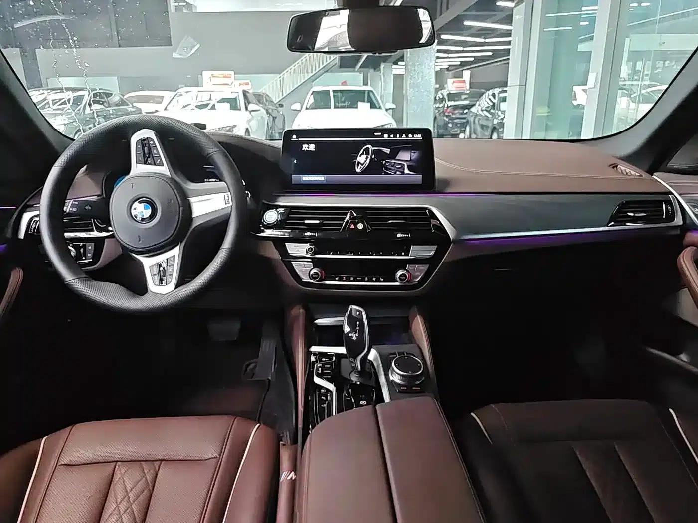 BMW 5 Series PHEV 2021 Facelift 535Le M Sport Package — миниатюра 8