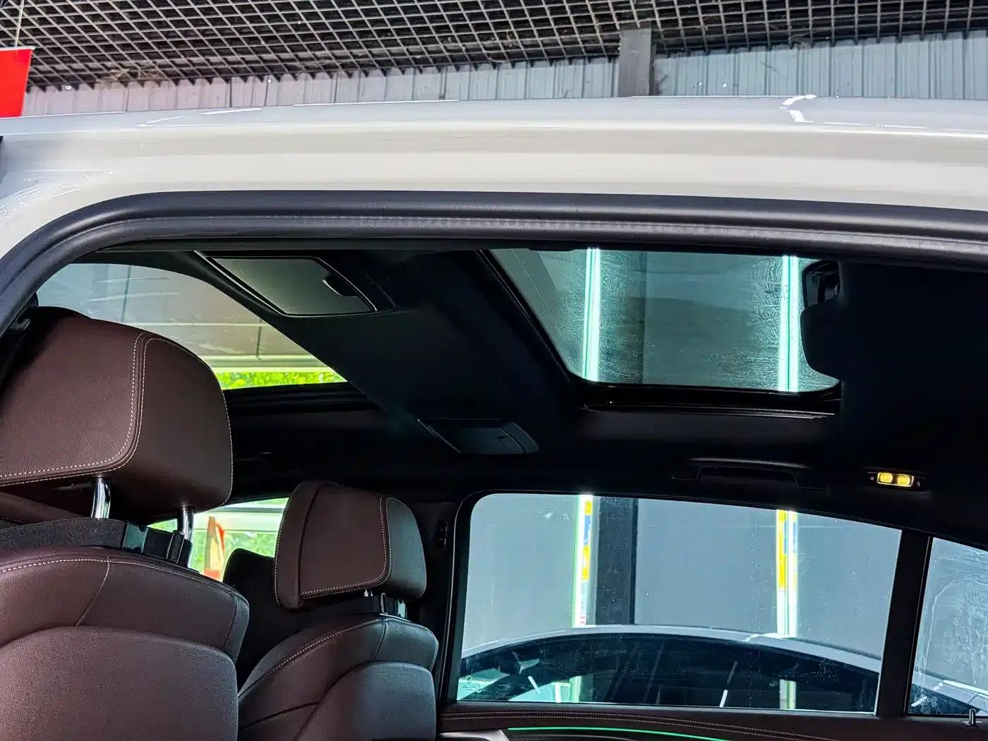 BMW 5 Series PHEV 2021 535Le Pioneer Edition M Sport Package — миниатюра 16