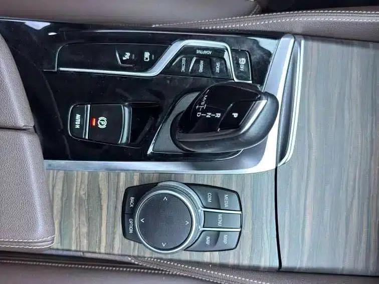 BMW 5 Series PHEV 2021 535Le Luxury Package — миниатюра 17