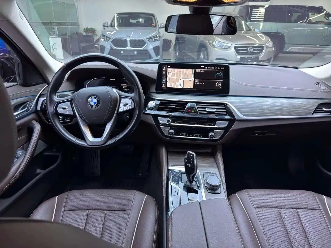 BMW 5 Series PHEV 2021 535Le Luxury Package — миниатюра 10
