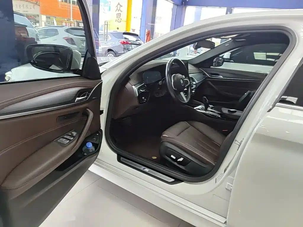 BMW 5 Series PHEV 2022 Facelift 535Le M Sport Package — миниатюра 16