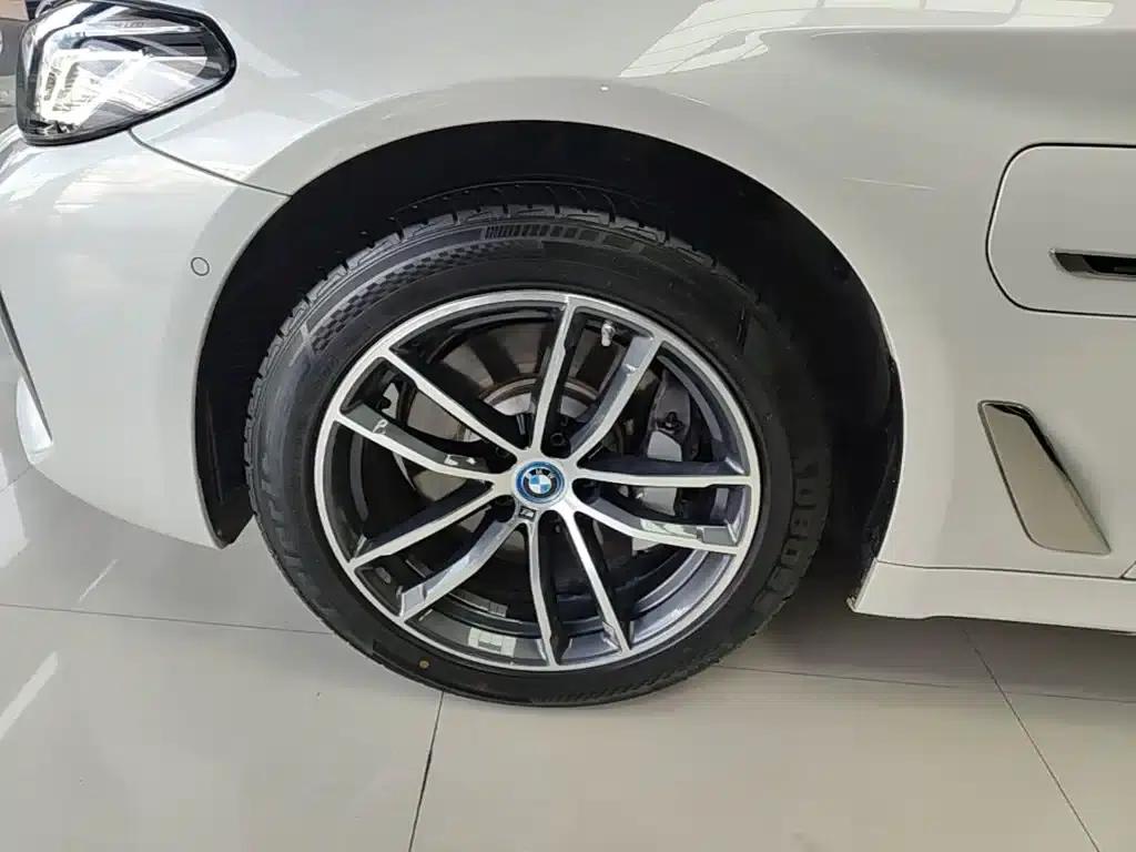 BMW 5 Series PHEV 2022 Facelift 535Le M Sport Package — миниатюра 23