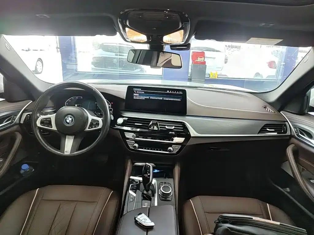 BMW 5 Series PHEV 2022 Facelift 535Le M Sport Package — миниатюра 10