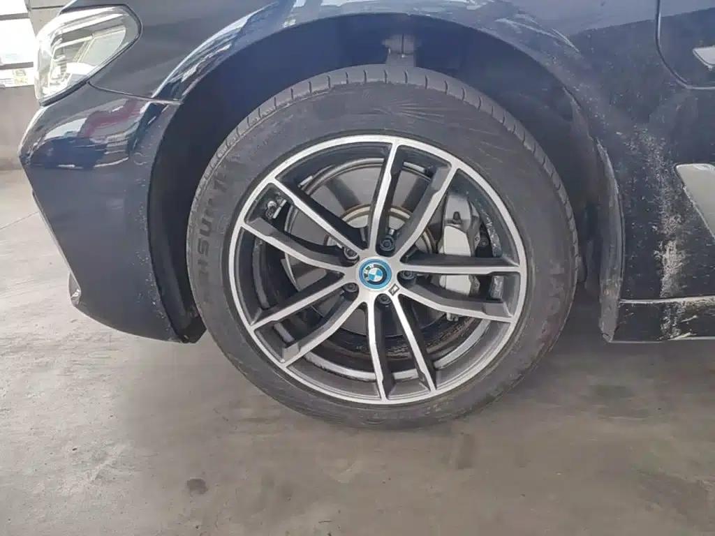 BMW 5 Series PHEV 2022 Facelift 535Le M Sport Package — миниатюра 23