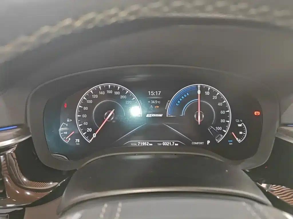BMW 5 Series PHEV 2019 530Le Luxury Package — миниатюра 12