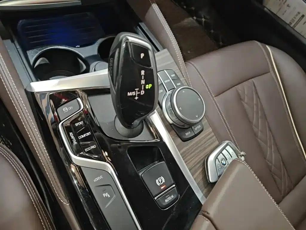BMW 5 Series PHEV 2019 530Le Luxury Package — миниатюра 14