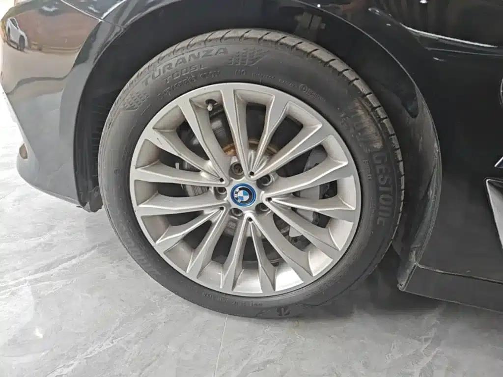 BMW 5 Series PHEV 2019 530Le Luxury Package — миниатюра 23