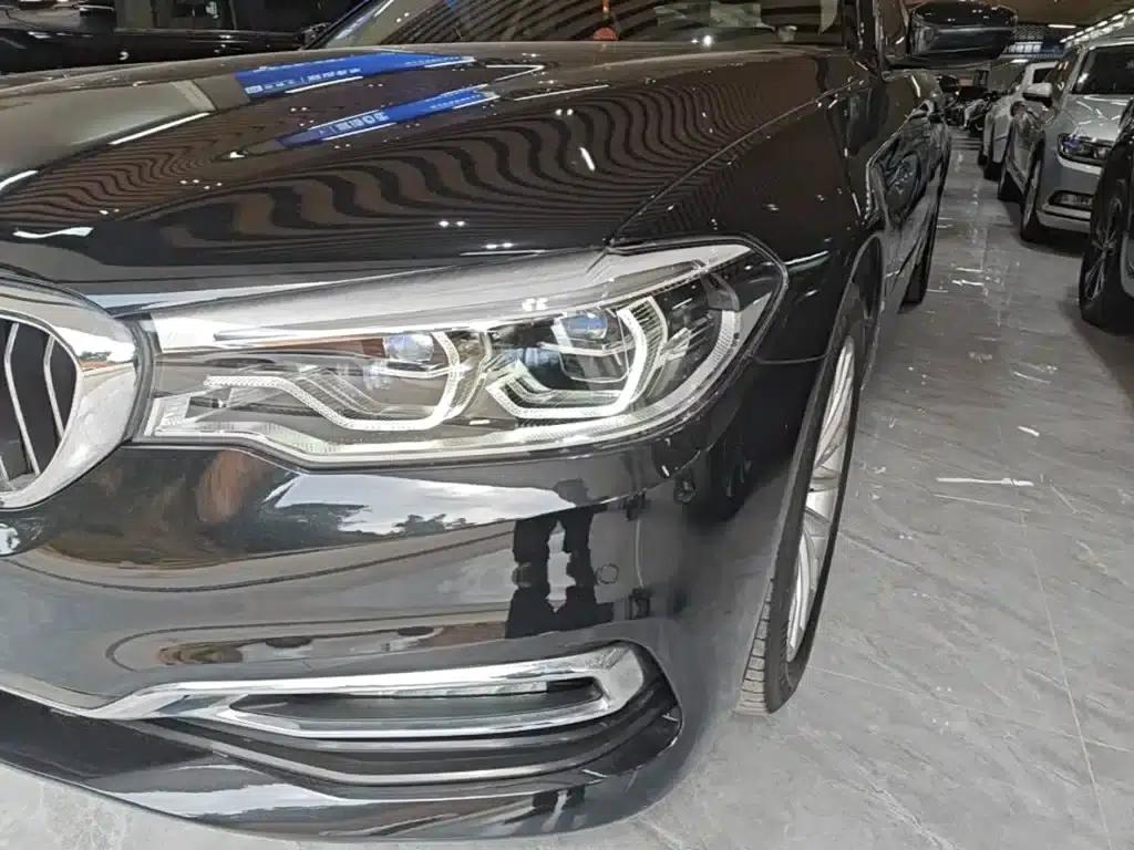 BMW 5 Series PHEV 2019 530Le Luxury Package — миниатюра 24