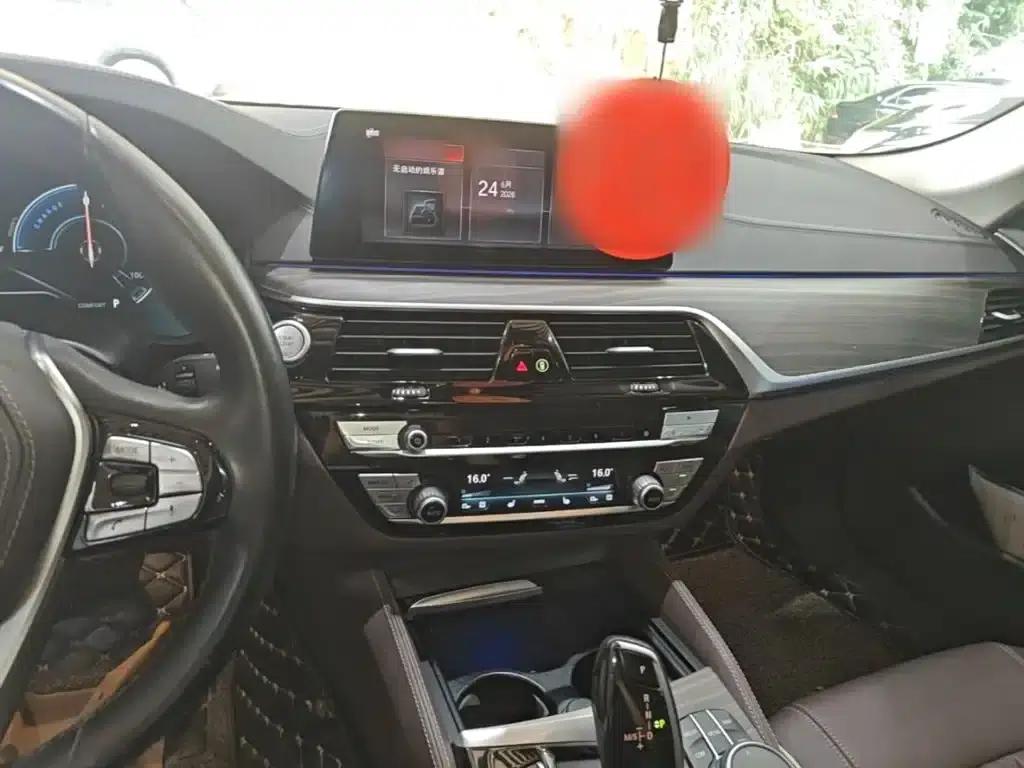 BMW 5 Series PHEV 2019 530Le Luxury Package — миниатюра 10
