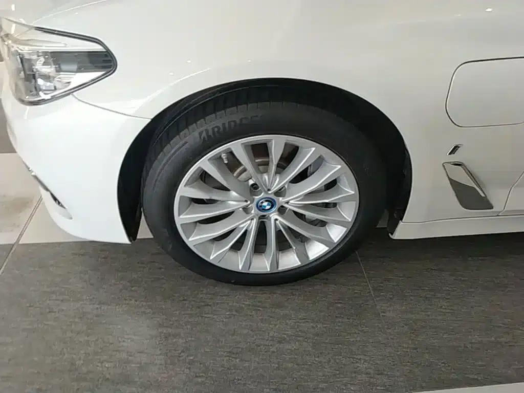 BMW 5 Series PHEV 2019 Facelift 530Le Luxury Package — миниатюра 23