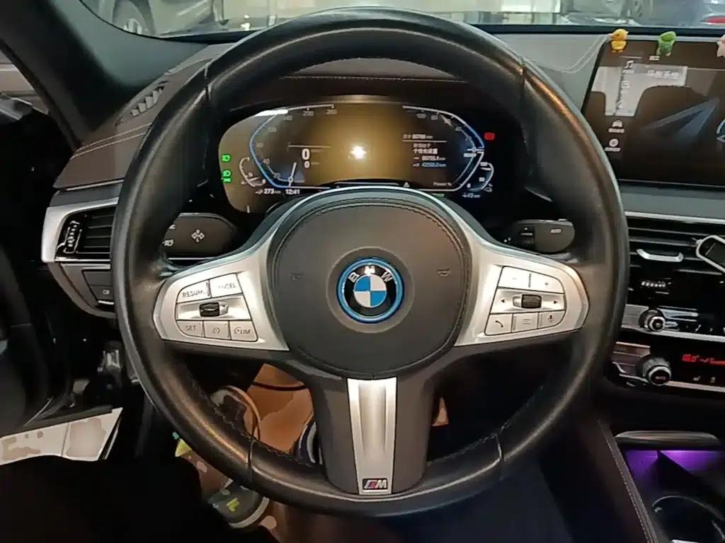 BMW 5 Series PHEV 2022 Facelift 535Le M Sport Package — миниатюра 11