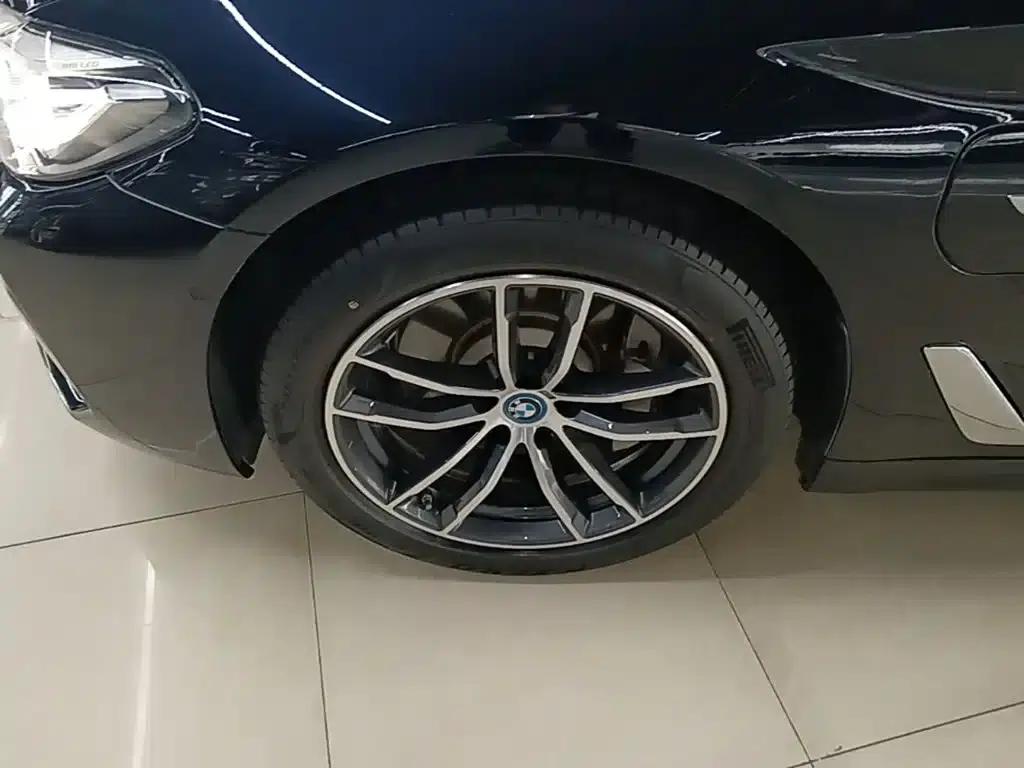 BMW 5 Series PHEV 2022 Facelift 535Le M Sport Package — миниатюра 23