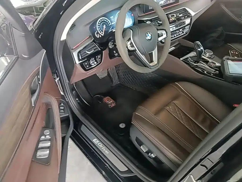 BMW 5 Series PHEV 2019 530Le Luxury Package — миниатюра 16