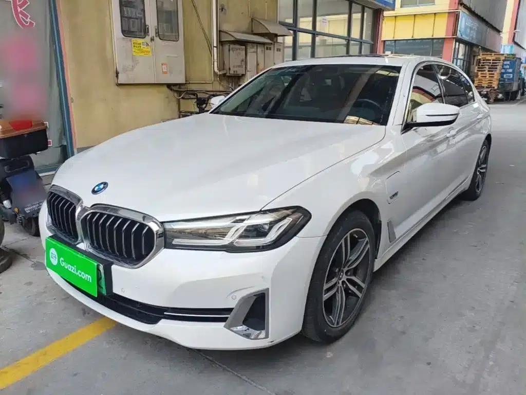 BMW 5 Series PHEV 2022 Facelift 535Le Luxury Package — миниатюра 2